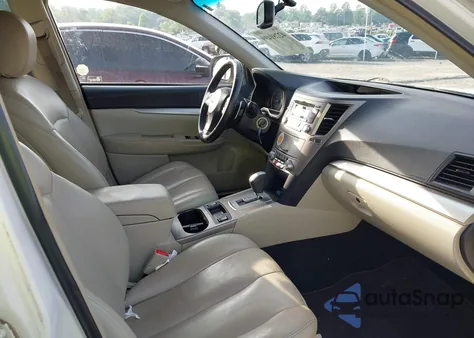 2013 Subaru Outback 2.5I Premium z USA, uszkodzony, nr VIN 4S4BRCCC7D3272146